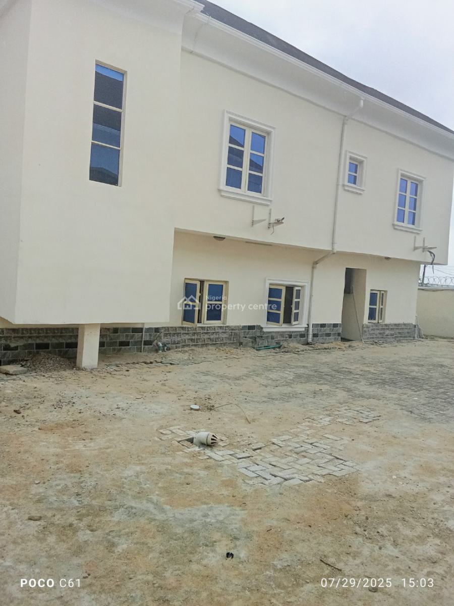 Spacious 3 Bedrooms Flat, Upstairs, Sangotedo, Ajah, Lagos, Flat / Apartment for Rent