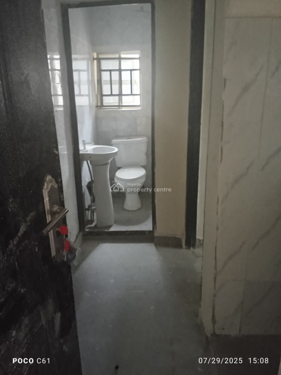 Spacious 3 Bedrooms Flat, Upstairs, Sangotedo, Ajah, Lagos, Flat / Apartment for Rent