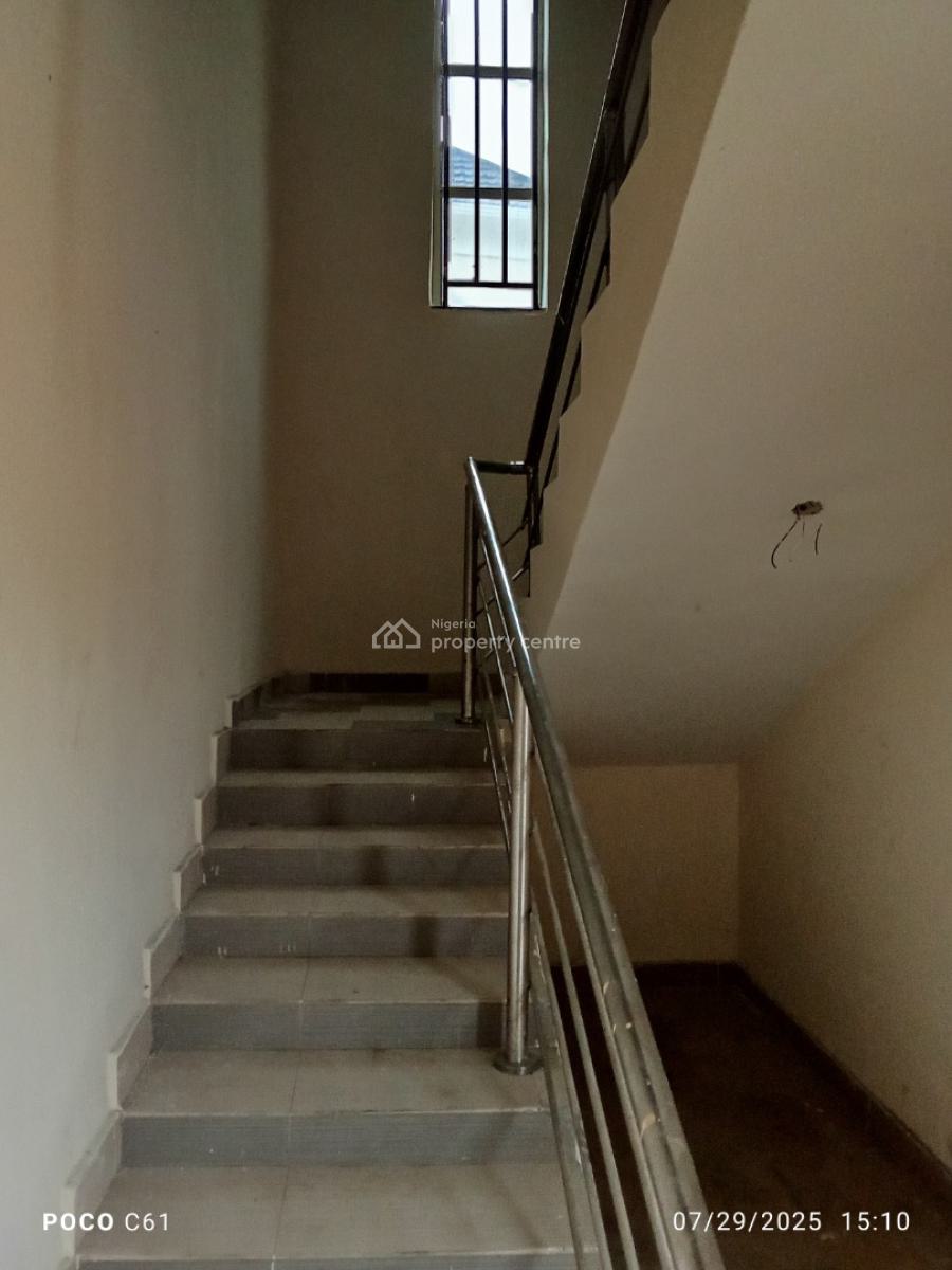 Spacious 3 Bedrooms Flat, Upstairs, Sangotedo, Ajah, Lagos, Flat / Apartment for Rent