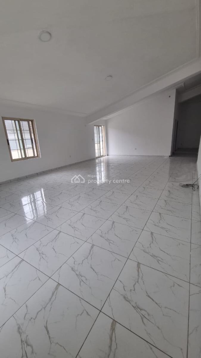 5 Bedroom Apartment in a Secured Estate, Lekki Phase 1, Lekki, Lagos, Flat / Apartment for Rent