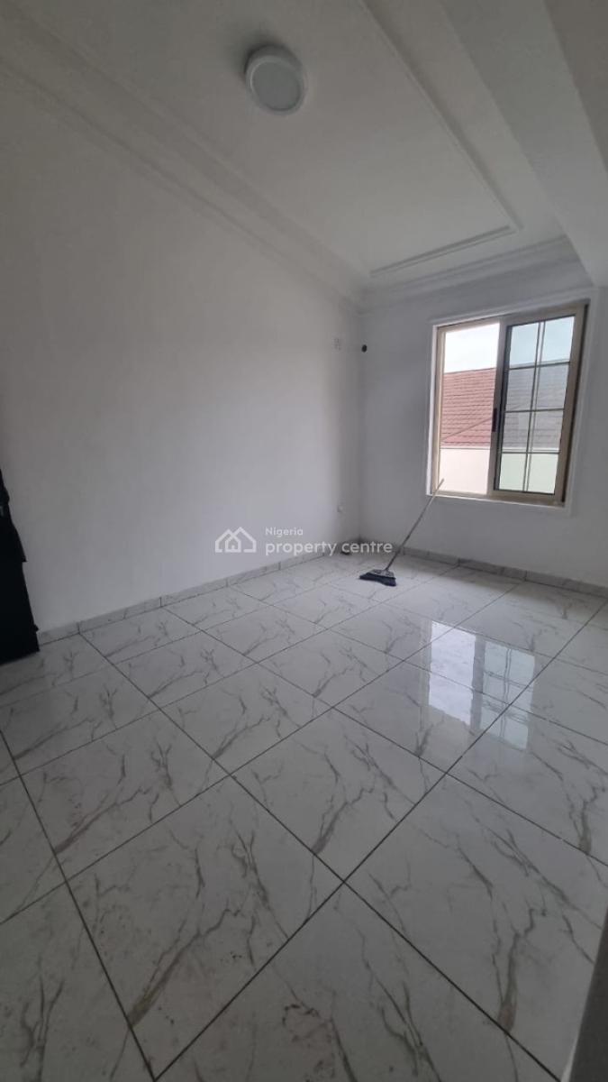 5 Bedroom Apartment in a Secured Estate, Lekki Phase 1, Lekki, Lagos, Flat / Apartment for Rent