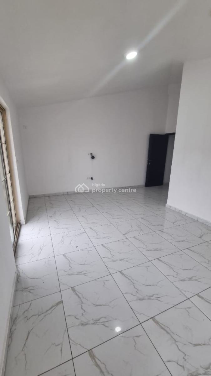 5 Bedroom Apartment in a Secured Estate, Lekki Phase 1, Lekki, Lagos, Flat / Apartment for Rent