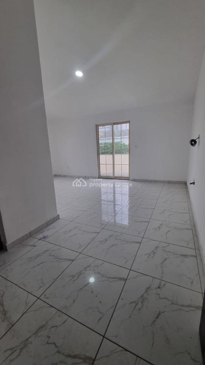 5 Bedroom Apartment in a Secured Estate, Lekki Phase 1, Lekki, Lagos, Flat / Apartment for Rent