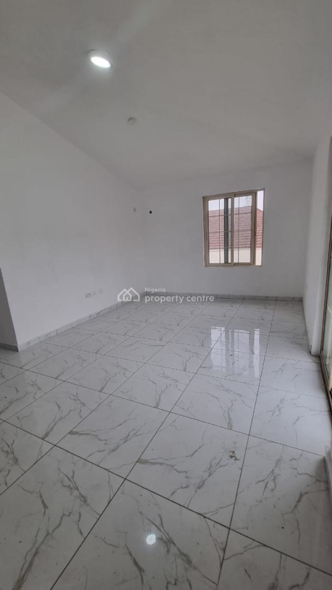 5 Bedroom Apartment in a Secured Estate, Lekki Phase 1, Lekki, Lagos, Flat / Apartment for Rent