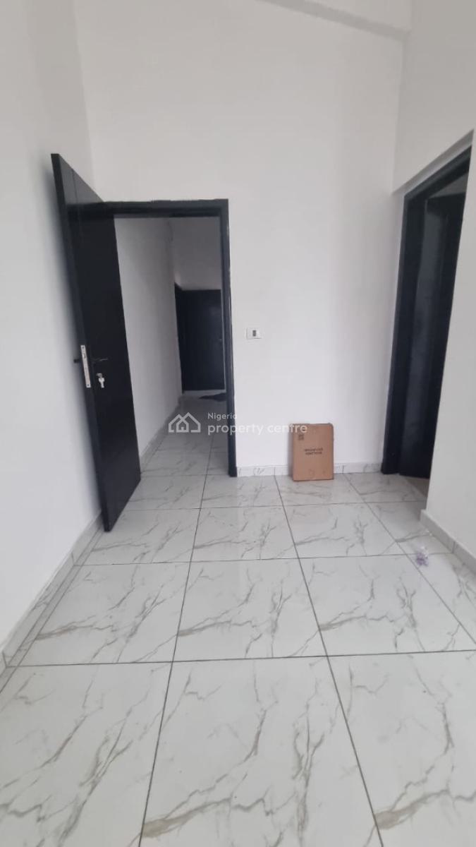 5 Bedroom Apartment in a Secured Estate, Lekki Phase 1, Lekki, Lagos, Flat / Apartment for Rent