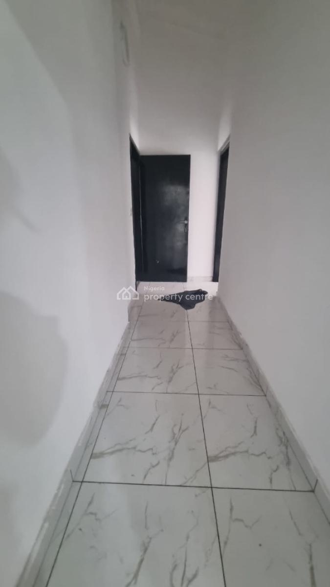 5 Bedroom Apartment in a Secured Estate, Lekki Phase 1, Lekki, Lagos, Flat / Apartment for Rent