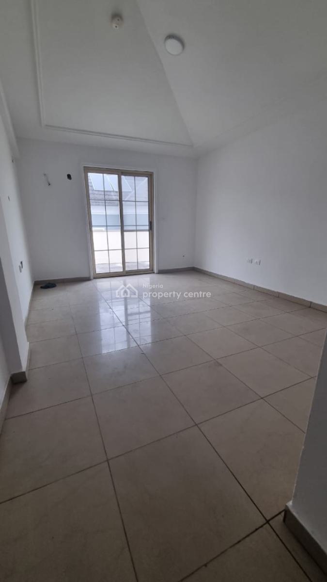 5 Bedroom Apartment in a Secured Estate, Lekki Phase 1, Lekki, Lagos, Flat / Apartment for Rent