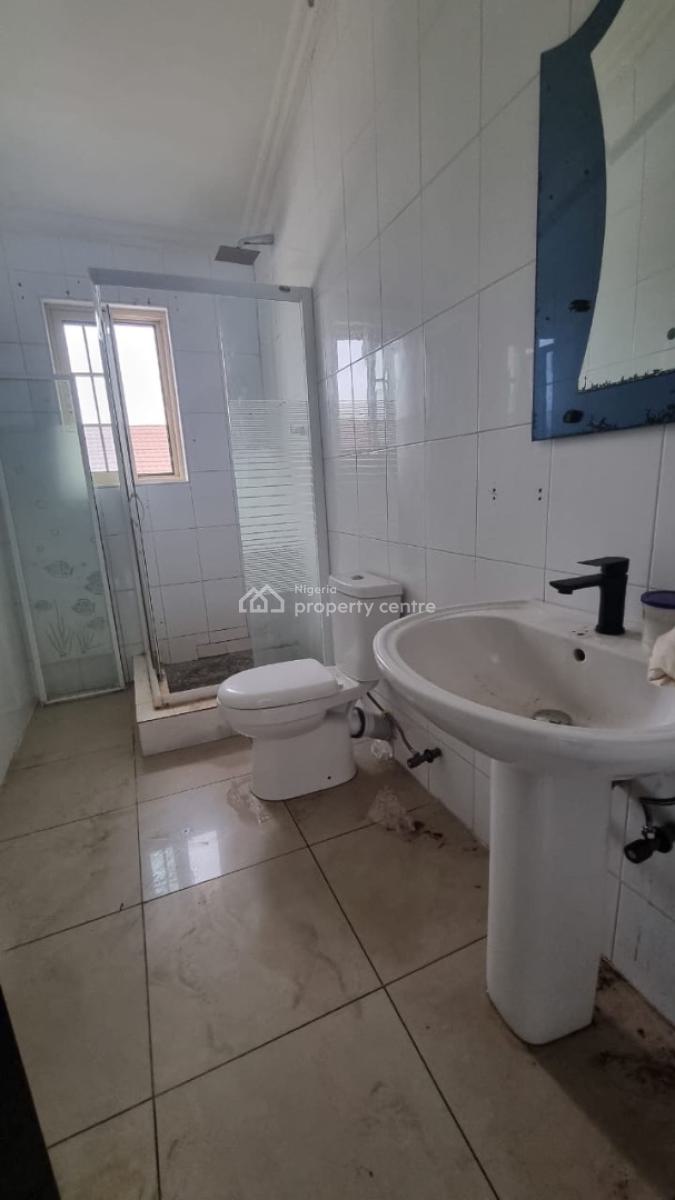 5 Bedroom Apartment in a Secured Estate, Lekki Phase 1, Lekki, Lagos, Flat / Apartment for Rent