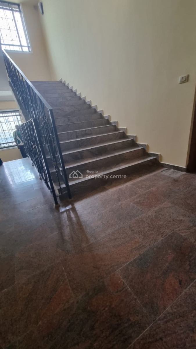 5 Bedroom Apartment in a Secured Estate, Lekki Phase 1, Lekki, Lagos, Flat / Apartment for Rent