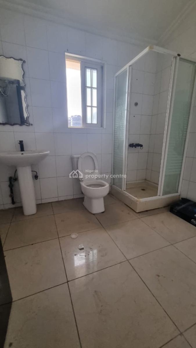 5 Bedroom Apartment in a Secured Estate, Lekki Phase 1, Lekki, Lagos, Flat / Apartment for Rent