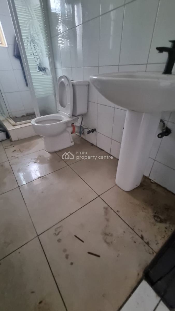 5 Bedroom Apartment in a Secured Estate, Lekki Phase 1, Lekki, Lagos, Flat / Apartment for Rent