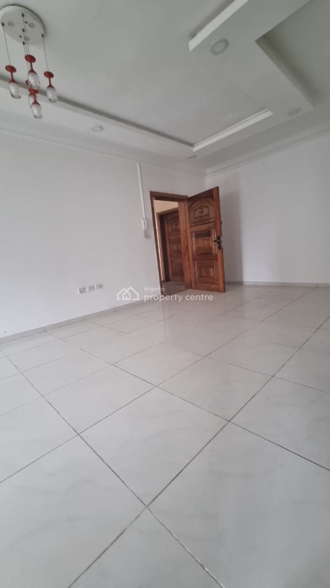 1 Bedroom Apartment in a Secured Estate, Lekki Phase 1, Lekki, Lagos, Flat / Apartment for Rent