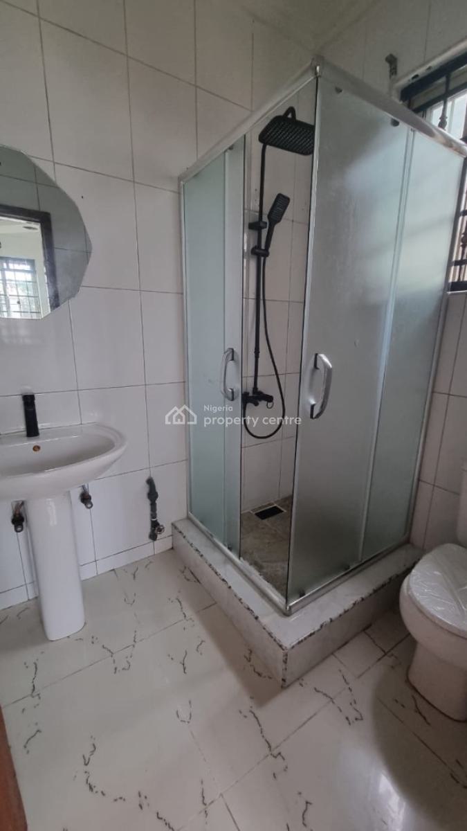1 Bedroom Apartment in a Secured Estate, Lekki Phase 1, Lekki, Lagos, Flat / Apartment for Rent