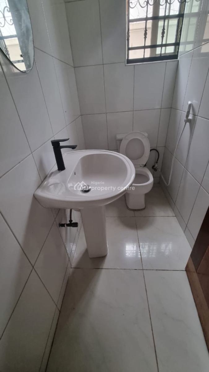 1 Bedroom Apartment in a Secured Estate, Lekki Phase 1, Lekki, Lagos, Flat / Apartment for Rent