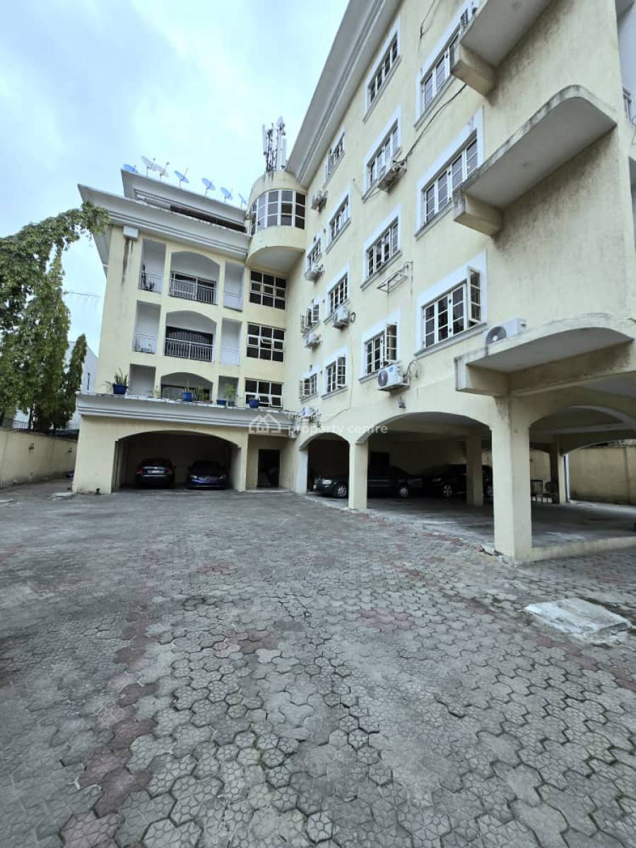 Well-maintained 3-bedroom Apartment with Pool, Parkview, Ikoyi, Lagos, Flat / Apartment for Rent