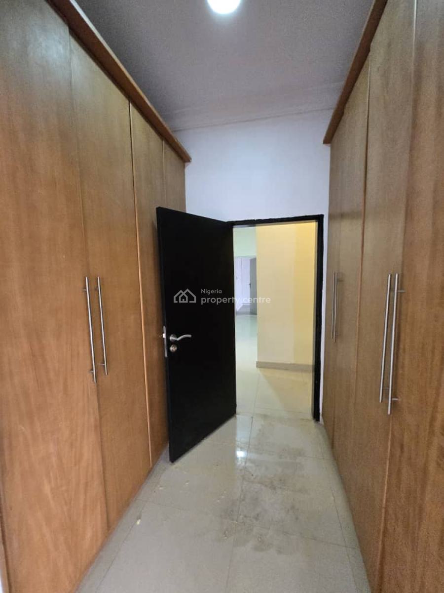 Well-maintained 3-bedroom Apartment with Pool, Parkview, Ikoyi, Lagos, Flat / Apartment for Rent