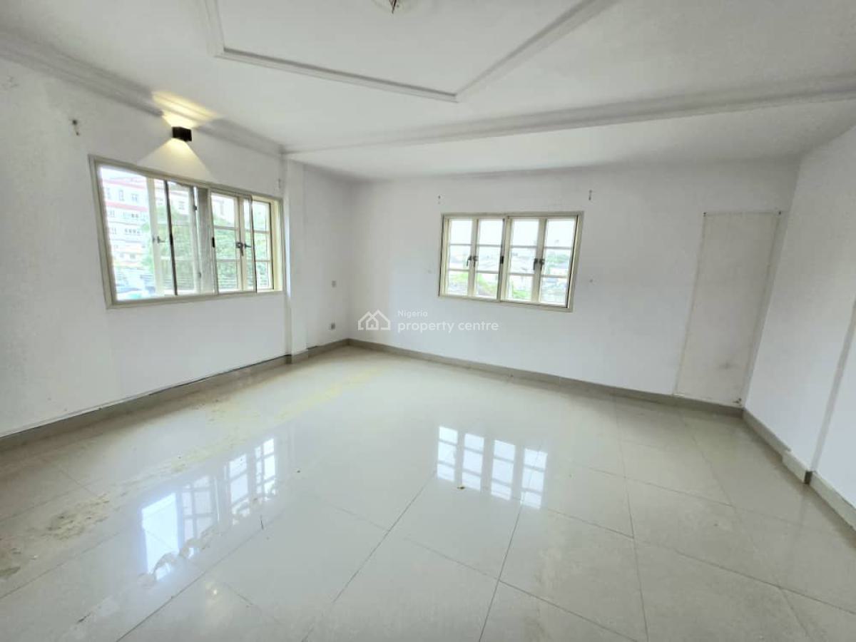 Well-maintained 3-bedroom Apartment with Pool, Parkview, Ikoyi, Lagos, Flat / Apartment for Rent