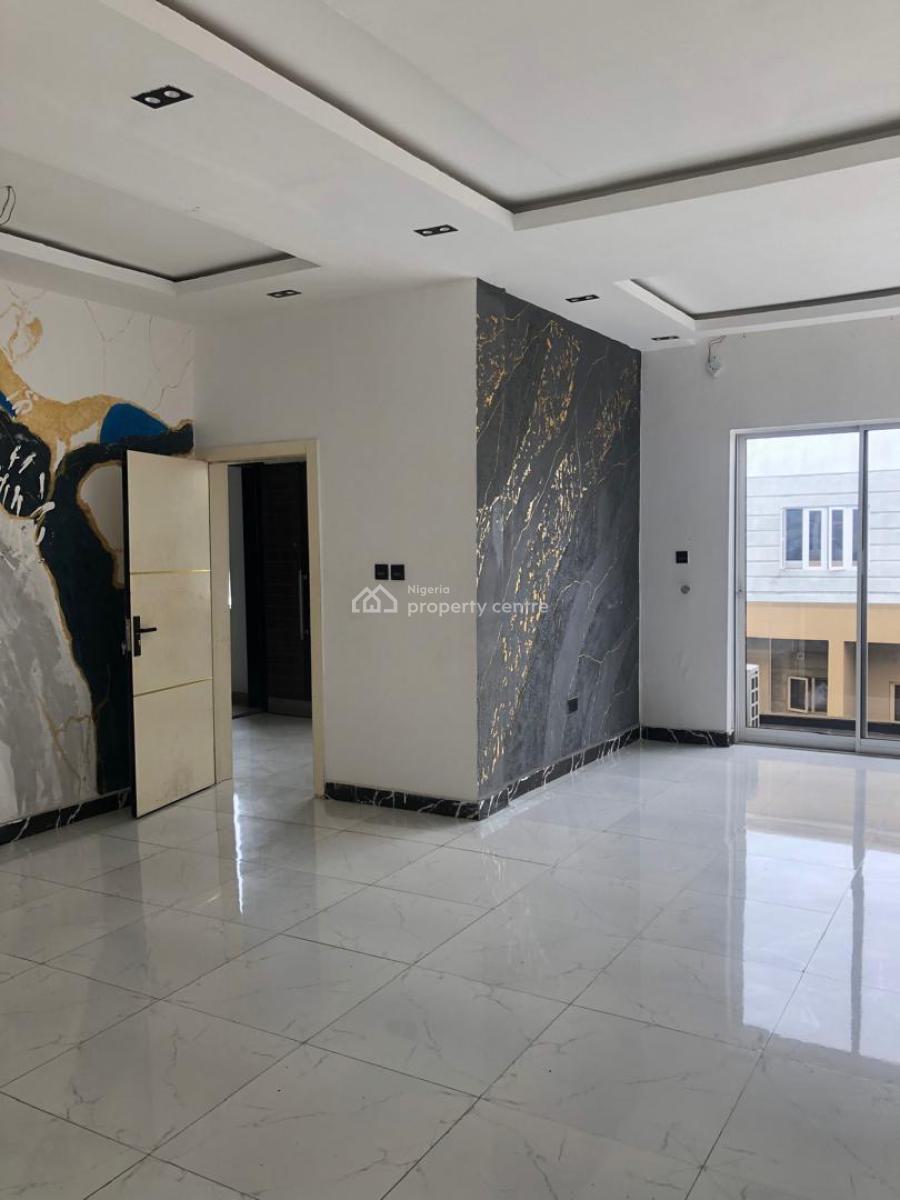 Spacious Upstairs in Serene Surroundings, Lekki Phase 1, Lekki, Lagos, Flat / Apartment for Rent