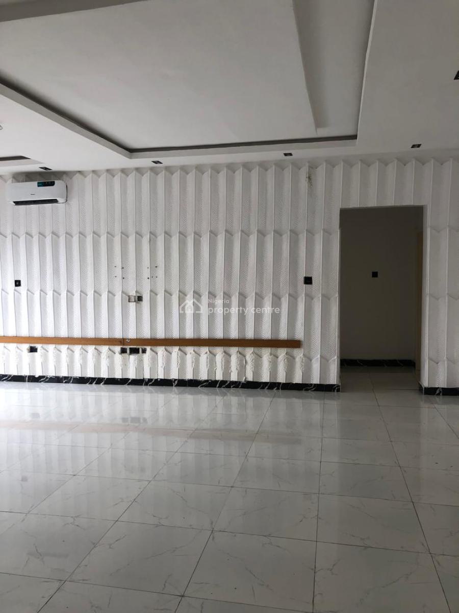Spacious Upstairs in Serene Surroundings, Lekki Phase 1, Lekki, Lagos, Flat / Apartment for Rent