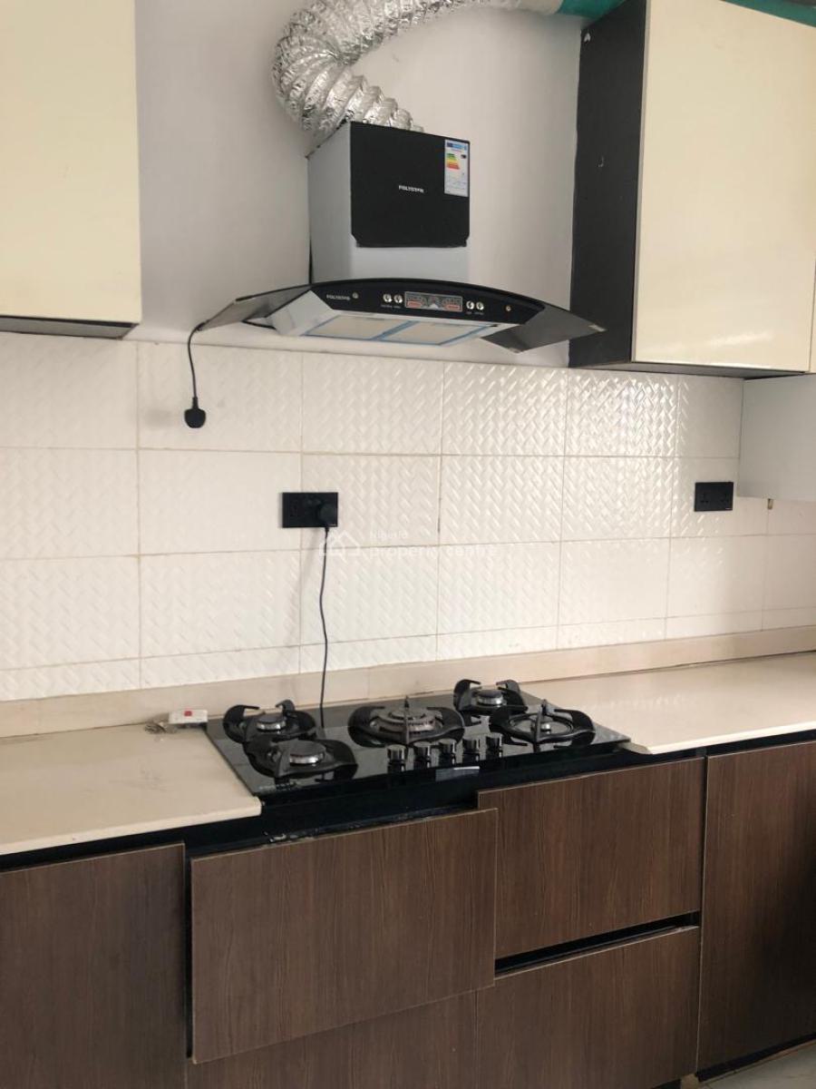 Spacious Upstairs in Serene Surroundings, Lekki Phase 1, Lekki, Lagos, Flat / Apartment for Rent