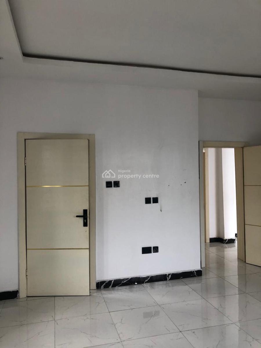 Spacious Upstairs in Serene Surroundings, Lekki Phase 1, Lekki, Lagos, Flat / Apartment for Rent