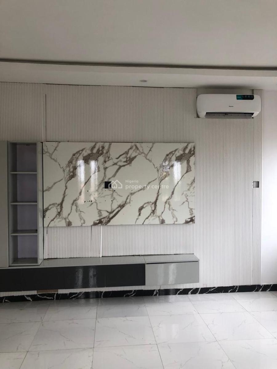 Spacious Upstairs in Serene Surroundings, Lekki Phase 1, Lekki, Lagos, Flat / Apartment for Rent