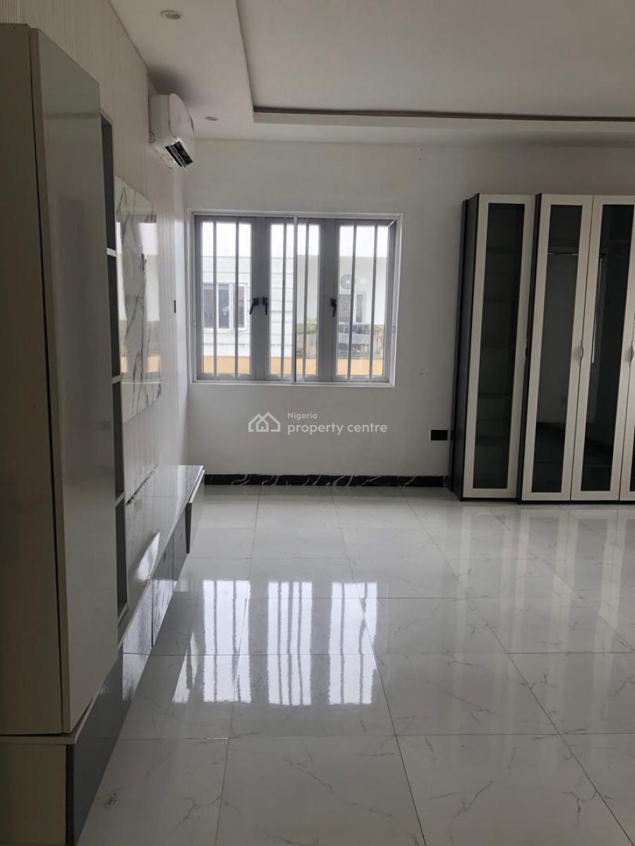 Spacious Upstairs in Serene Surroundings, Lekki Phase 1, Lekki, Lagos, Flat / Apartment for Rent
