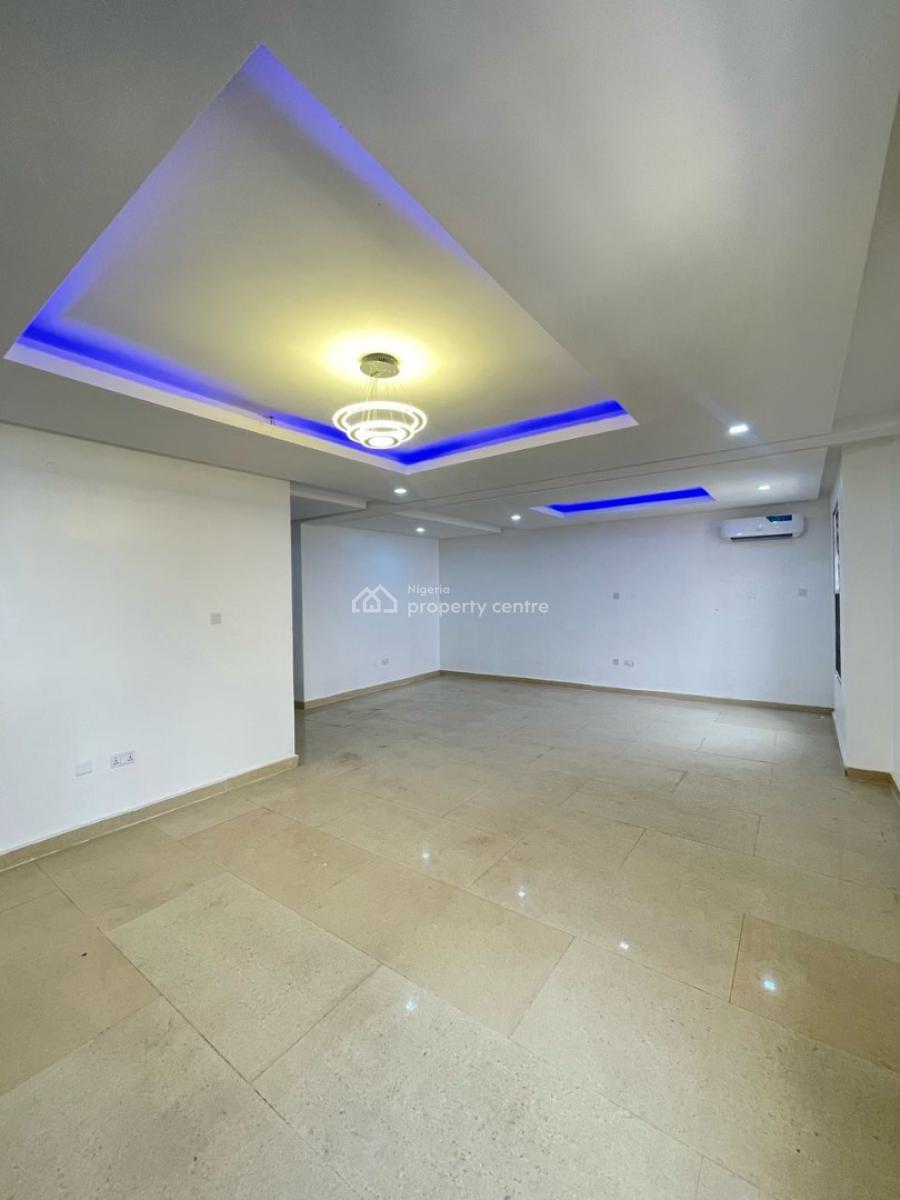 Spacious with 2 Bedrooms Bq and 2 Years Off Front, Lekki Phase 1, Lekki, Lagos, Terraced Duplex for Rent