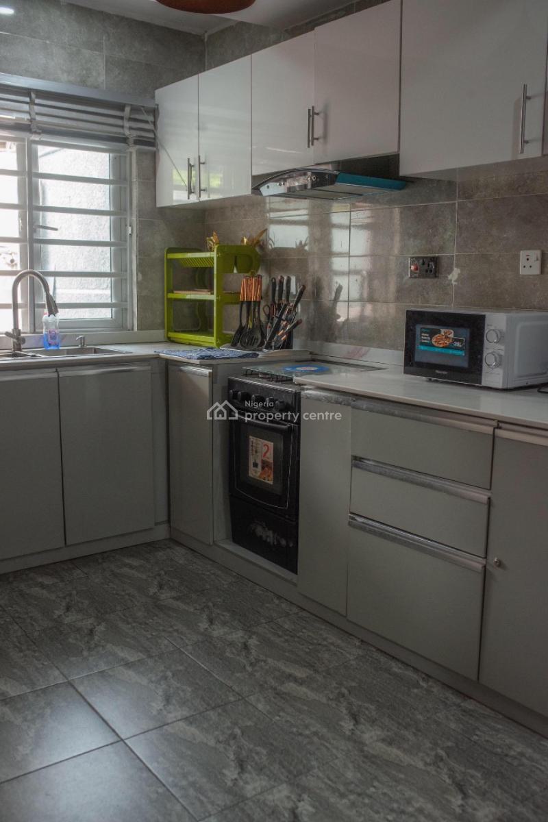 3 Bedroom Fully Furnished Apartment, Western Avenue, Surulere, Lagos, Detached Bungalow Short Let