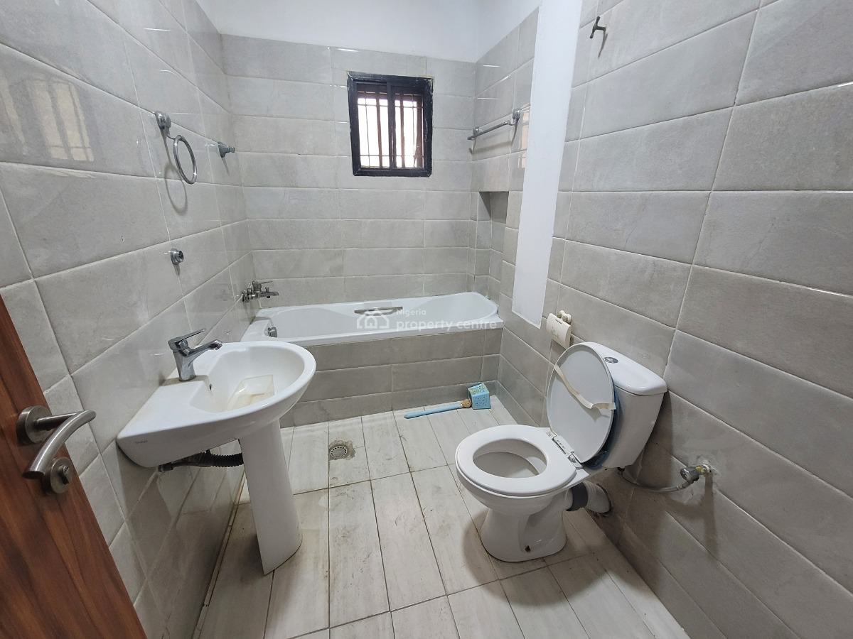 Well-maintained 4-bedroom Semi-detached House with Bq, Lekki Phase 1, Lekki, Lagos, Semi-detached Duplex for Rent