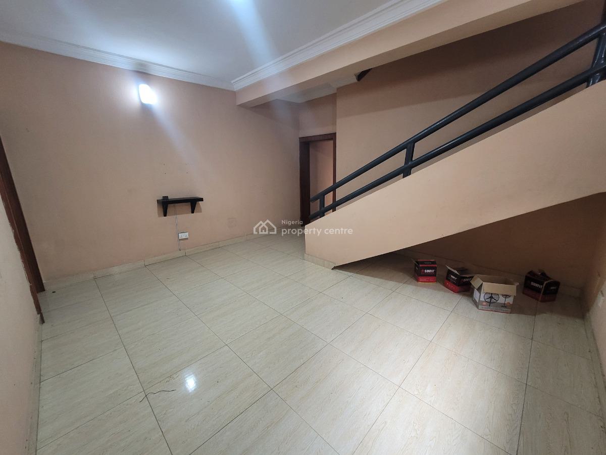 Well-maintained 4-bedroom Semi-detached House with Bq, Lekki Phase 1, Lekki, Lagos, Semi-detached Duplex for Rent