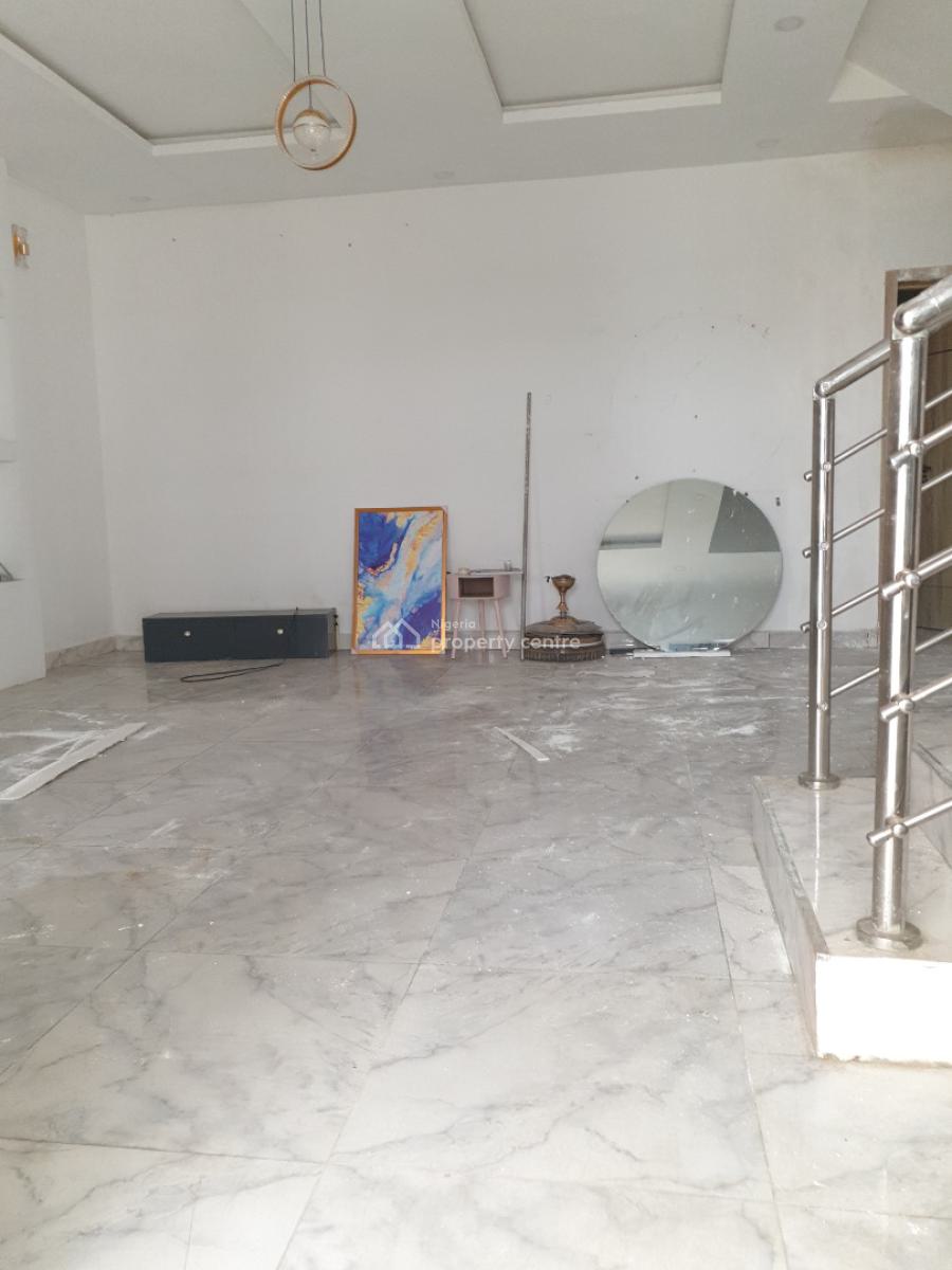 Spacious an Newly Renovated 3bedroom Maisonette, Ologolo, Lekki, Lagos, Flat / Apartment for Rent