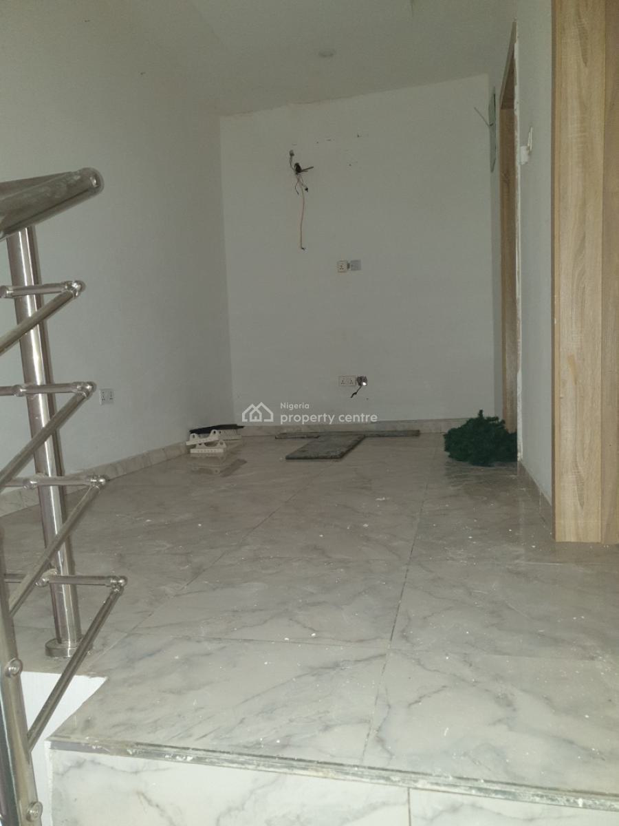 Spacious an Newly Renovated 3bedroom Maisonette, Ologolo, Lekki, Lagos, Flat / Apartment for Rent