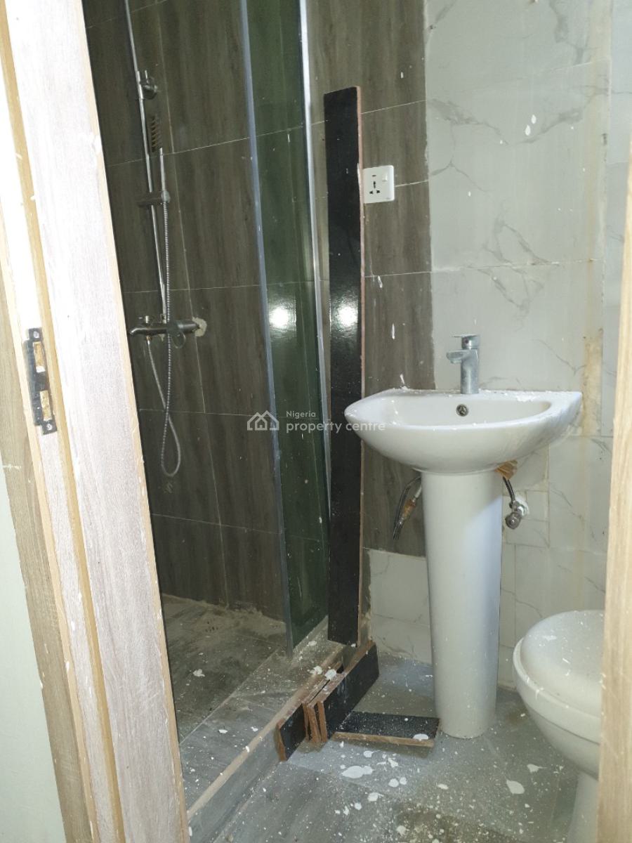 Spacious an Newly Renovated 3bedroom Maisonette, Ologolo, Lekki, Lagos, Flat / Apartment for Rent