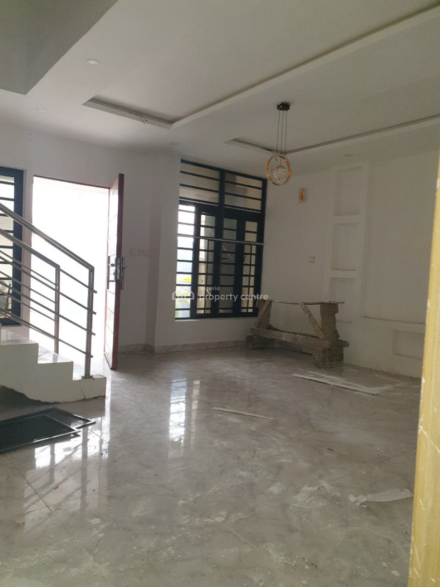 Spacious an Newly Renovated 3bedroom Maisonette, Ologolo, Lekki, Lagos, Flat / Apartment for Rent