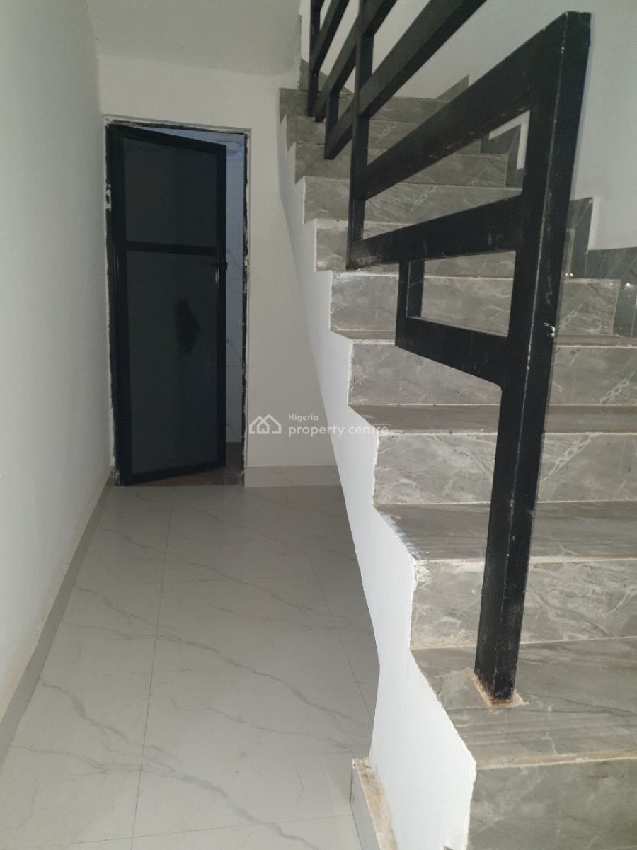 2bedroom Maisonette, Ologolo, Lekki, Lagos, Flat / Apartment for Rent