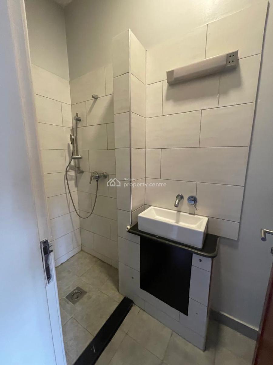 Beautiful 3 Bedroom Upstairs, Ikate, Lekki, Lagos, Flat / Apartment for Rent