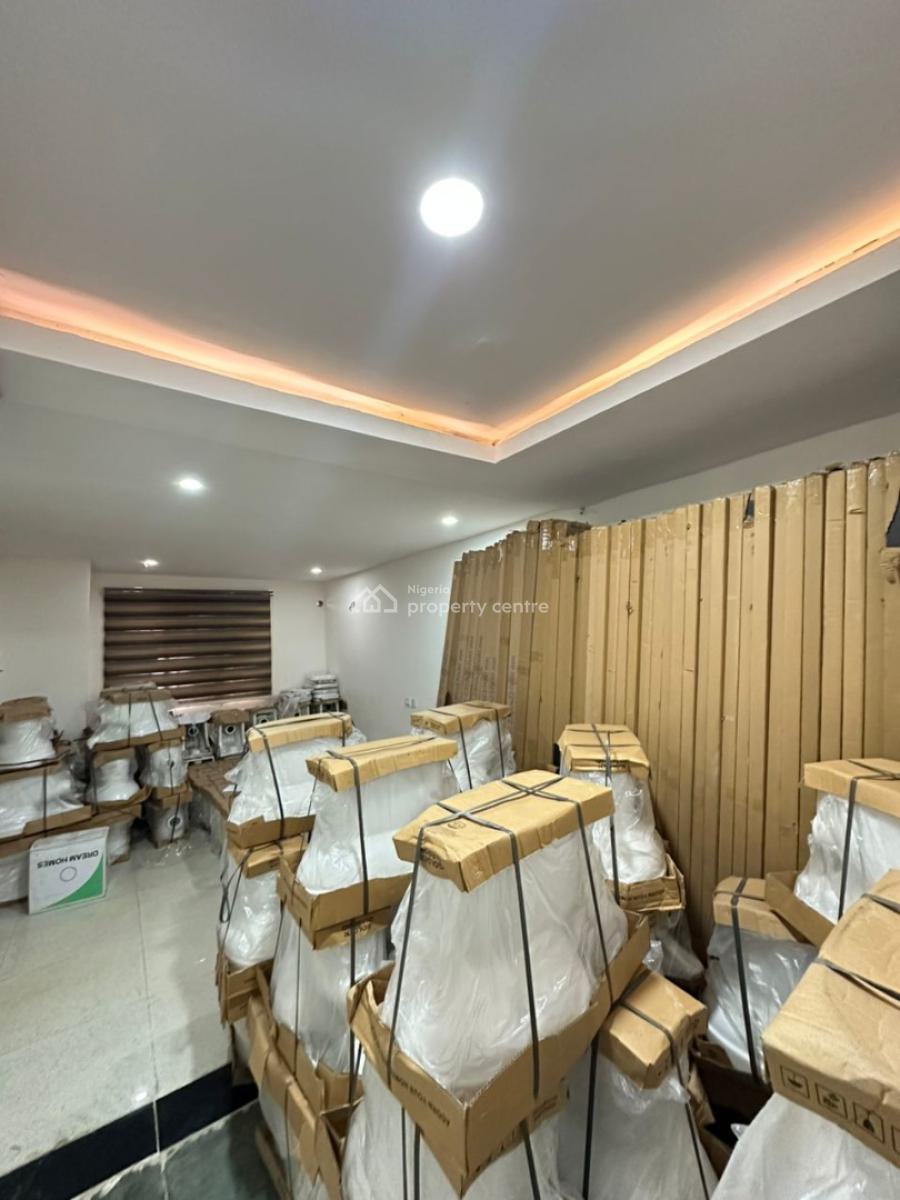 Spacious 2 Bedroom Flat, Lekki Phase 1, Lekki, Lagos, Flat / Apartment for Rent