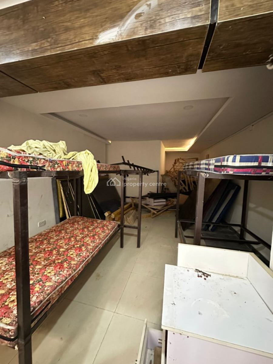 Spacious 2 Bedroom Flat, Lekki Phase 1, Lekki, Lagos, Flat / Apartment for Rent
