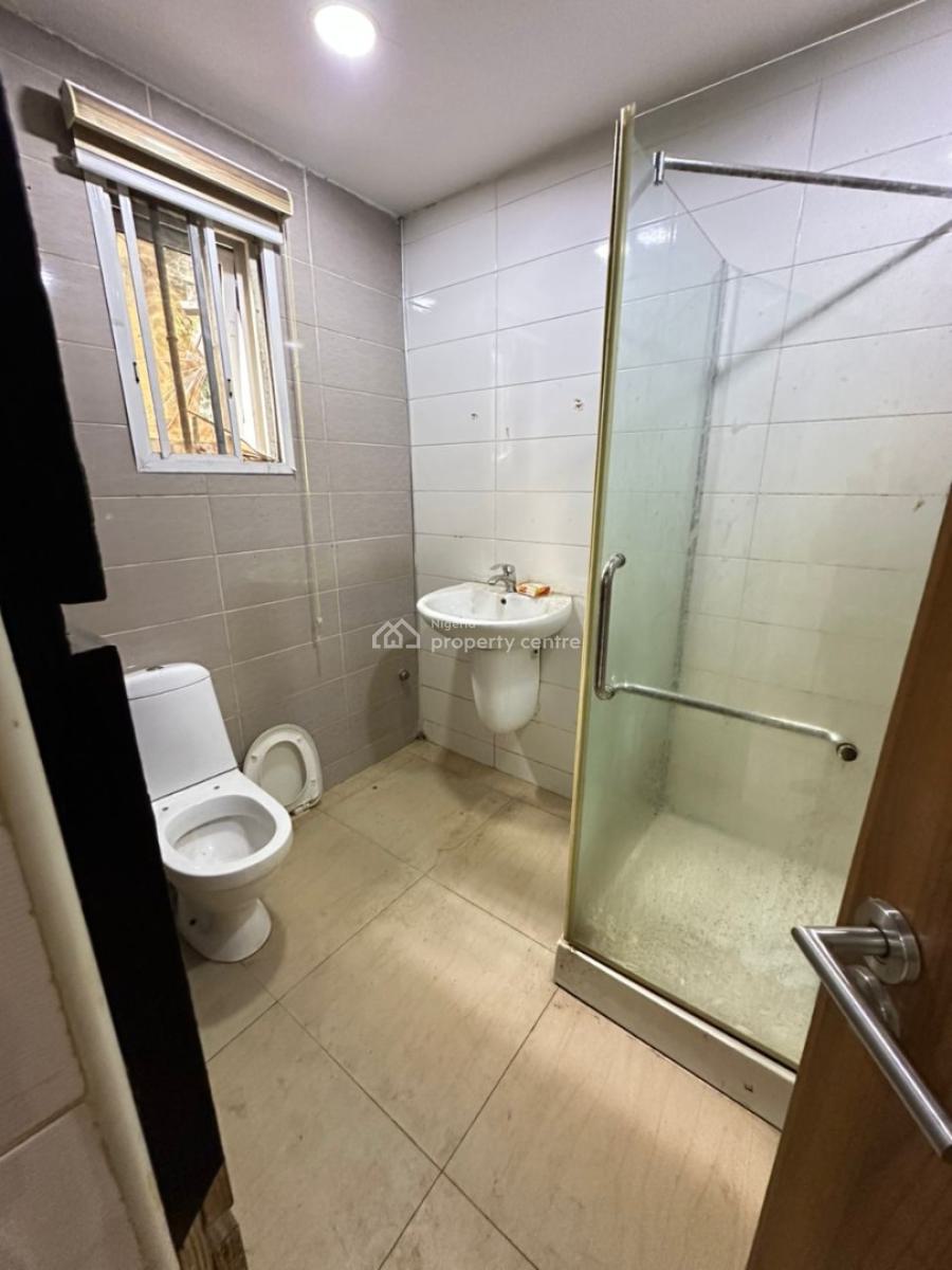 Spacious 2 Bedroom Flat, Lekki Phase 1, Lekki, Lagos, Flat / Apartment for Rent