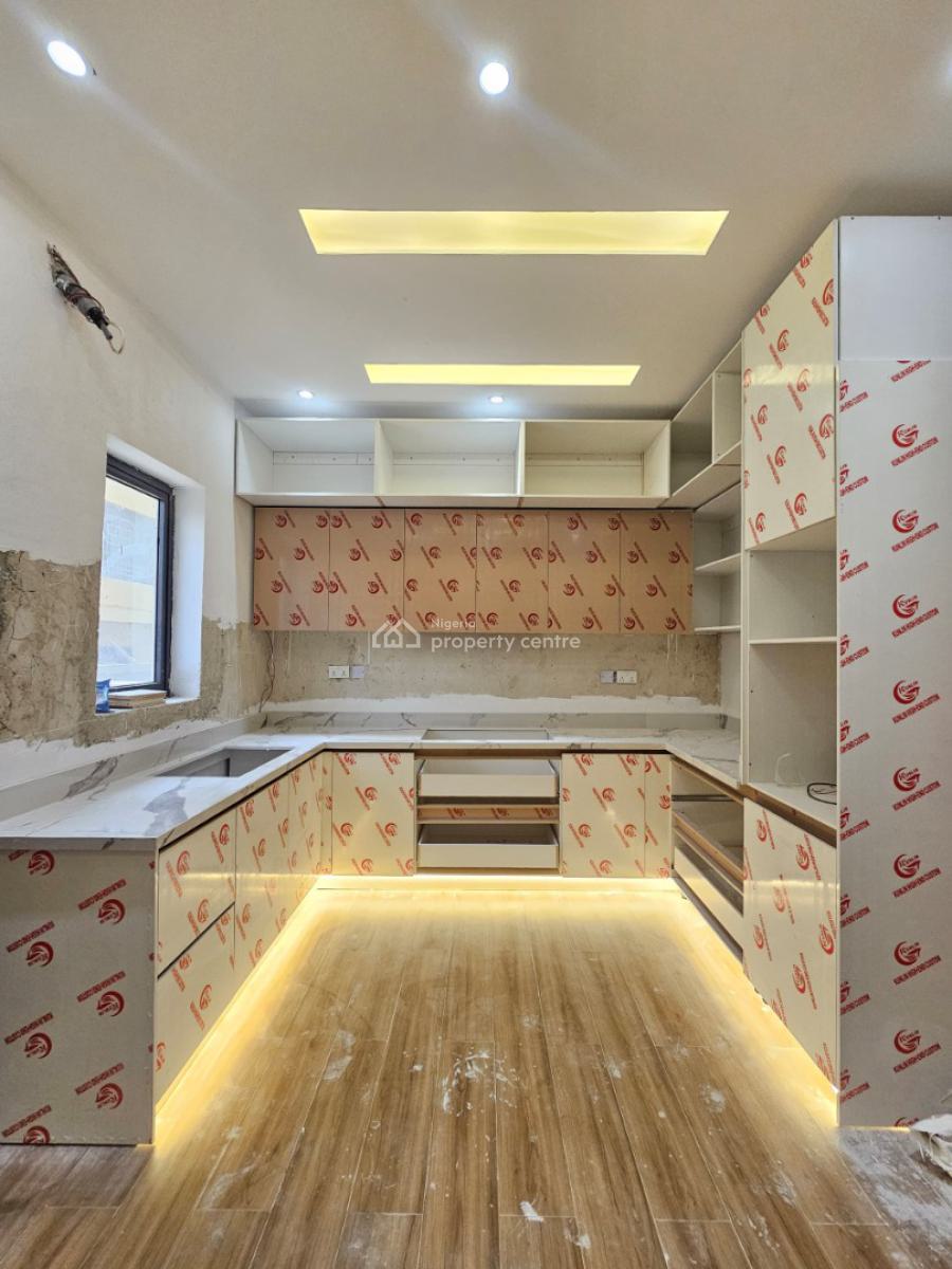 Nice 5 Bedrooms Semi-detached Triplex in a Prime Location, Idado, Lekki, Lagos, Semi-detached Duplex for Sale