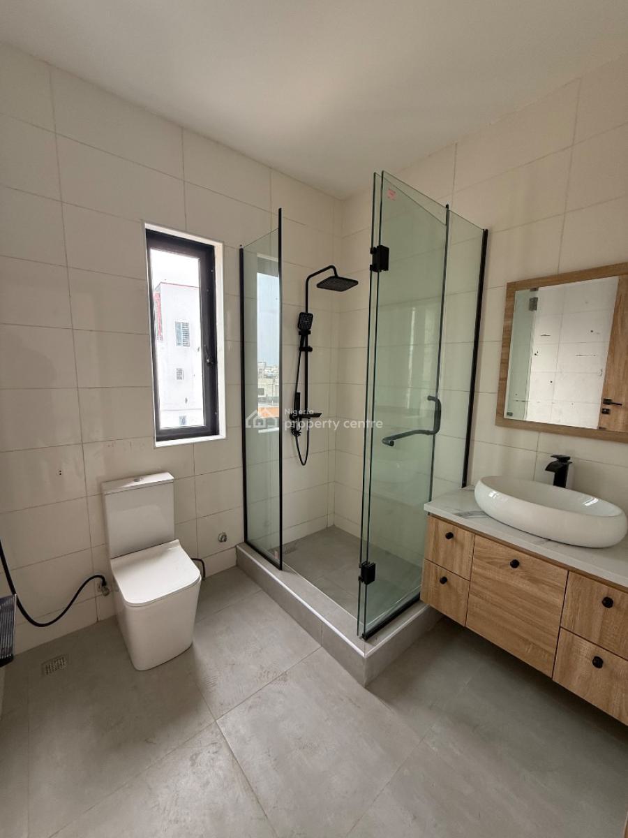 Exquisite Massive 2 Bedroom Serviced Apartment with Modern Facilities, Off Admiralty, Lekki Phase 1, Lekki, Lagos, Flat / Apartment for Sale