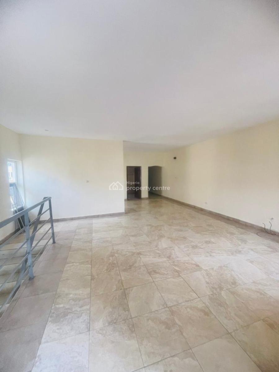 Executive 3bedroom Apartment Upstairs 2 in The Compound, Ikota, Lekki, Lagos, Flat / Apartment for Rent