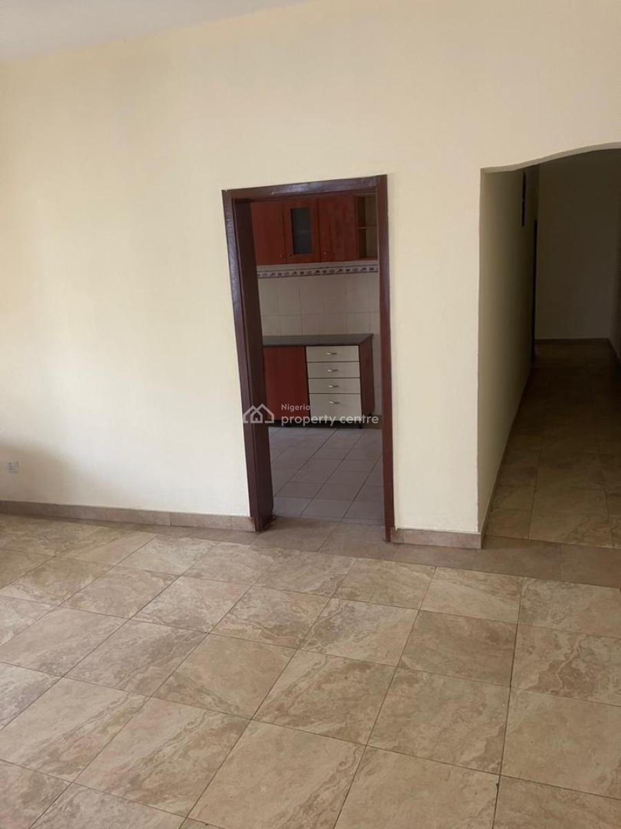 Executive 3bedroom Apartment Upstairs 2 in The Compound, Ikota, Lekki, Lagos, Flat / Apartment for Rent