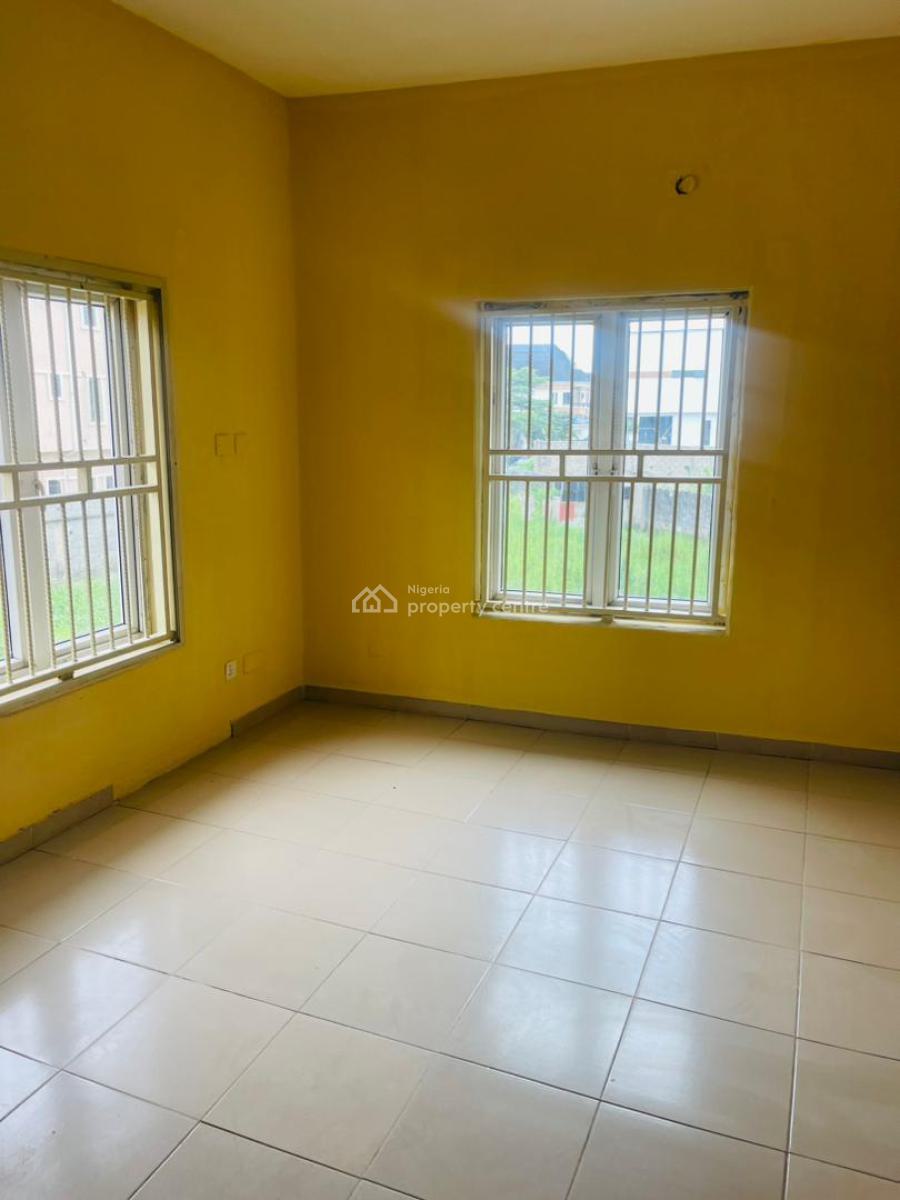Executive 3bedroom Apartment Upstairs 2 in The Compound, Ikota, Lekki, Lagos, Flat / Apartment for Rent