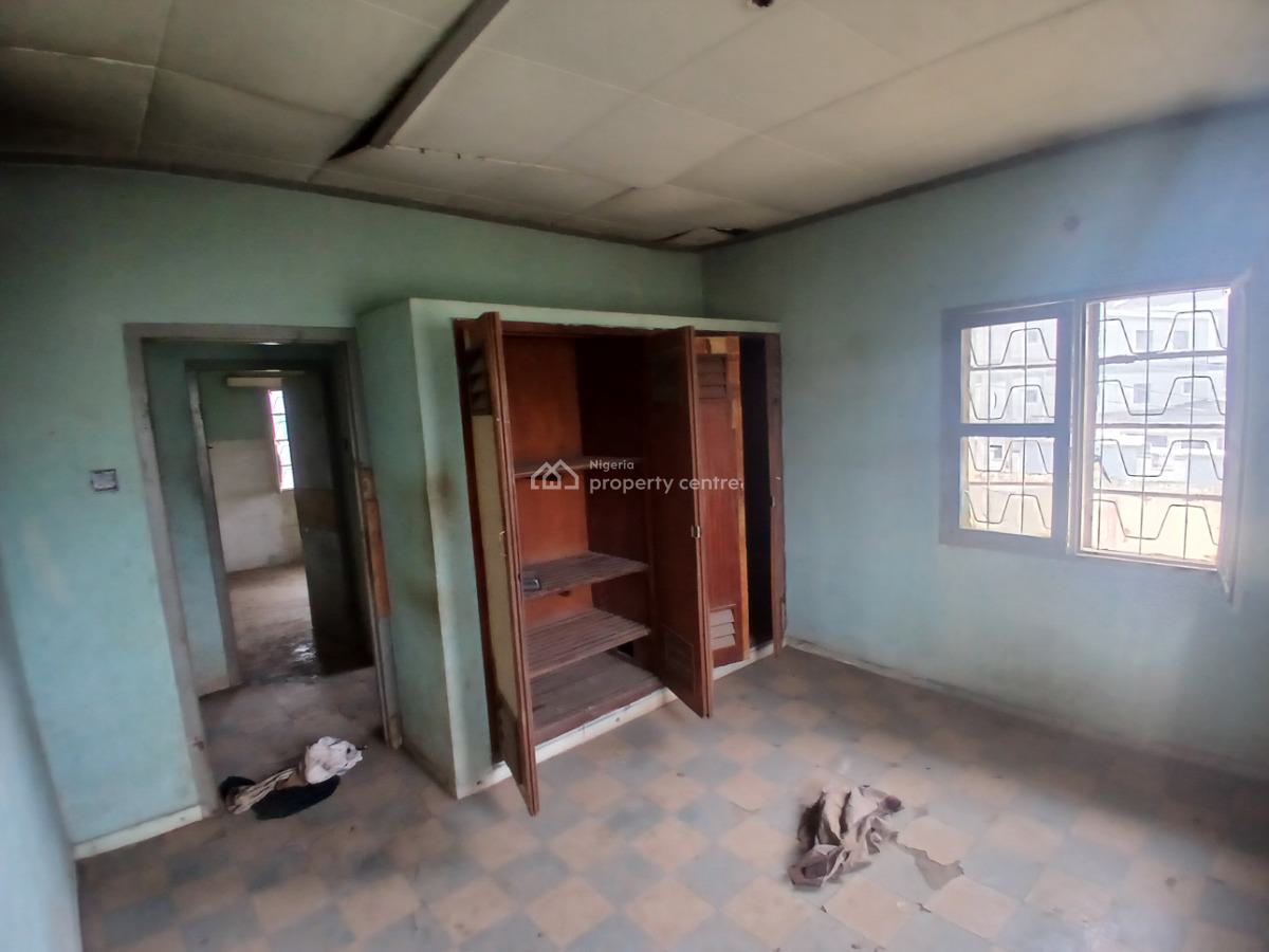 3583.2995 Square Meters of Land with a Demolishable Twin Duplex on It., Plot 86, Commercial Reservation, Onireke Quarters, Ibadan, Oyo, Mixed-use Land for Sale