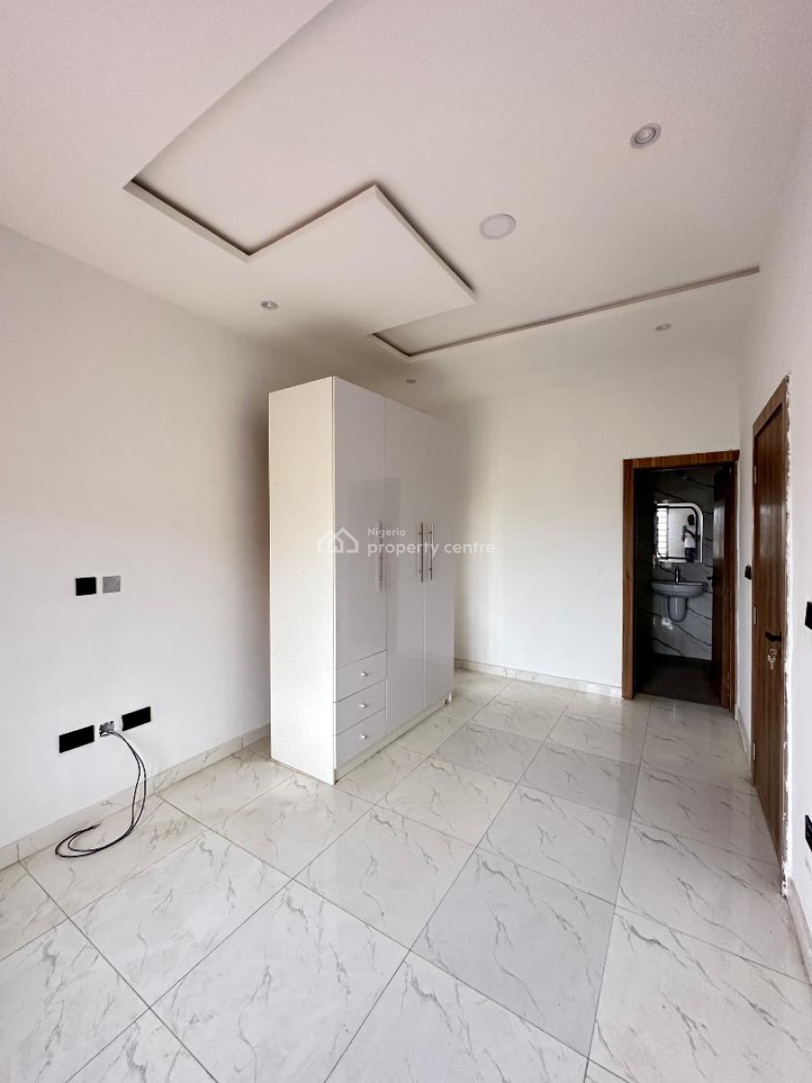 Spacious 2 Bedroom Apartment with  a Rooftop Lounge, Lekki Phase 1, Lekki, Lagos, Flat / Apartment for Sale