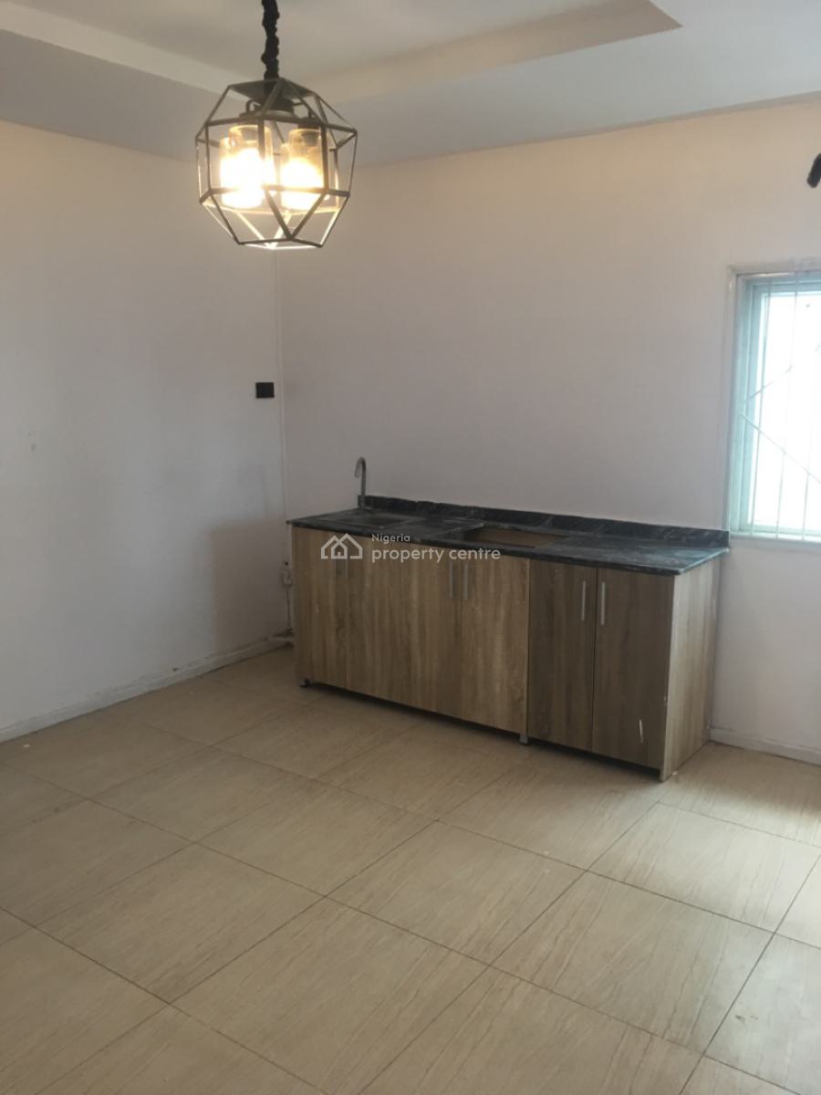 Big Self Contained, Off Duro Simi Etti Drive, Lekki Phase 1, Lekki, Lagos, Self Contain (single Rooms) for Rent
