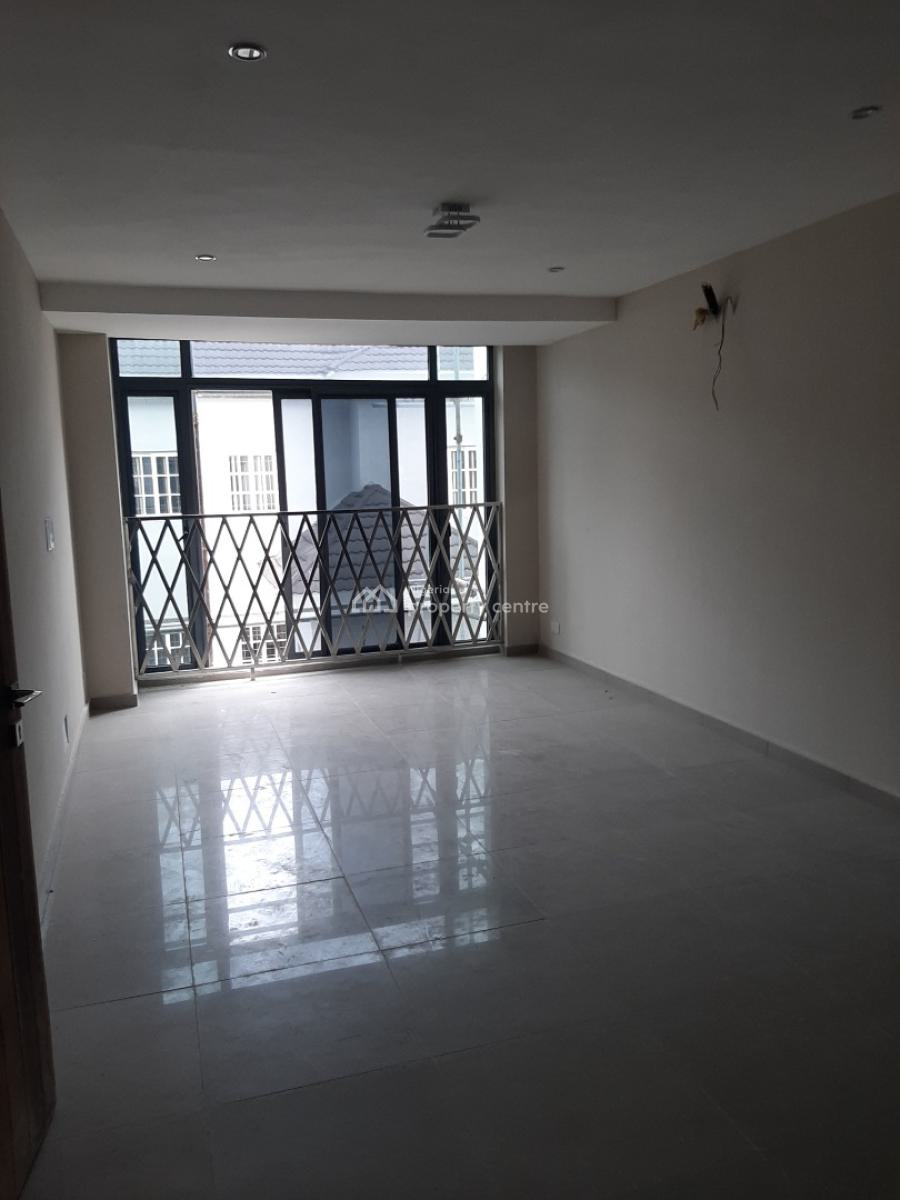 Serviced 3 Bedroom En-suite Flat with Open Fitted Kitchen with Cabinet, Lekki Phase 1, Lekki, Lagos, Flat / Apartment for Rent