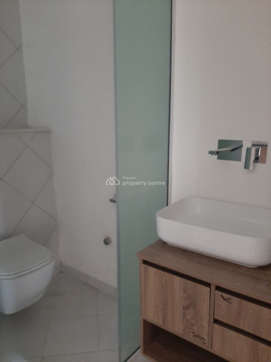 Serviced 3 Bedroom En-suite Flat with Open Fitted Kitchen with Cabinet, Lekki Phase 1, Lekki, Lagos, Flat / Apartment for Rent